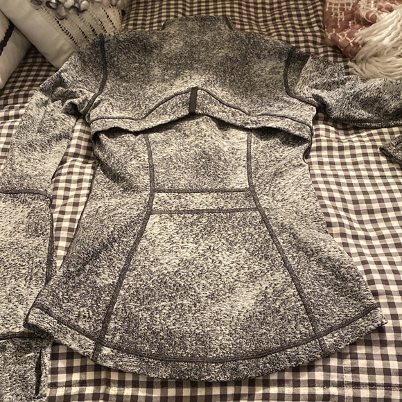 Lululemon - Picture 4 of 5